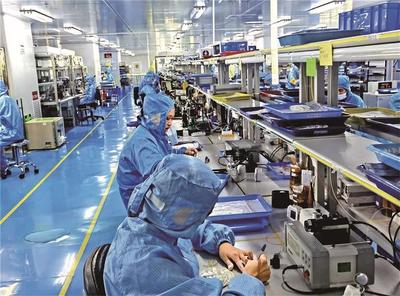 龍華區新型顯示器件產業集群 快步邁入“國家隊”的電子產品革新力量